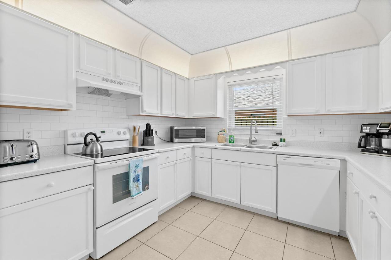 Oceanview Haven - 2Br Beach Townhome With Patio, Shared Heated Pool Steps From Paradise Beach Park! Melbourne Exterior foto