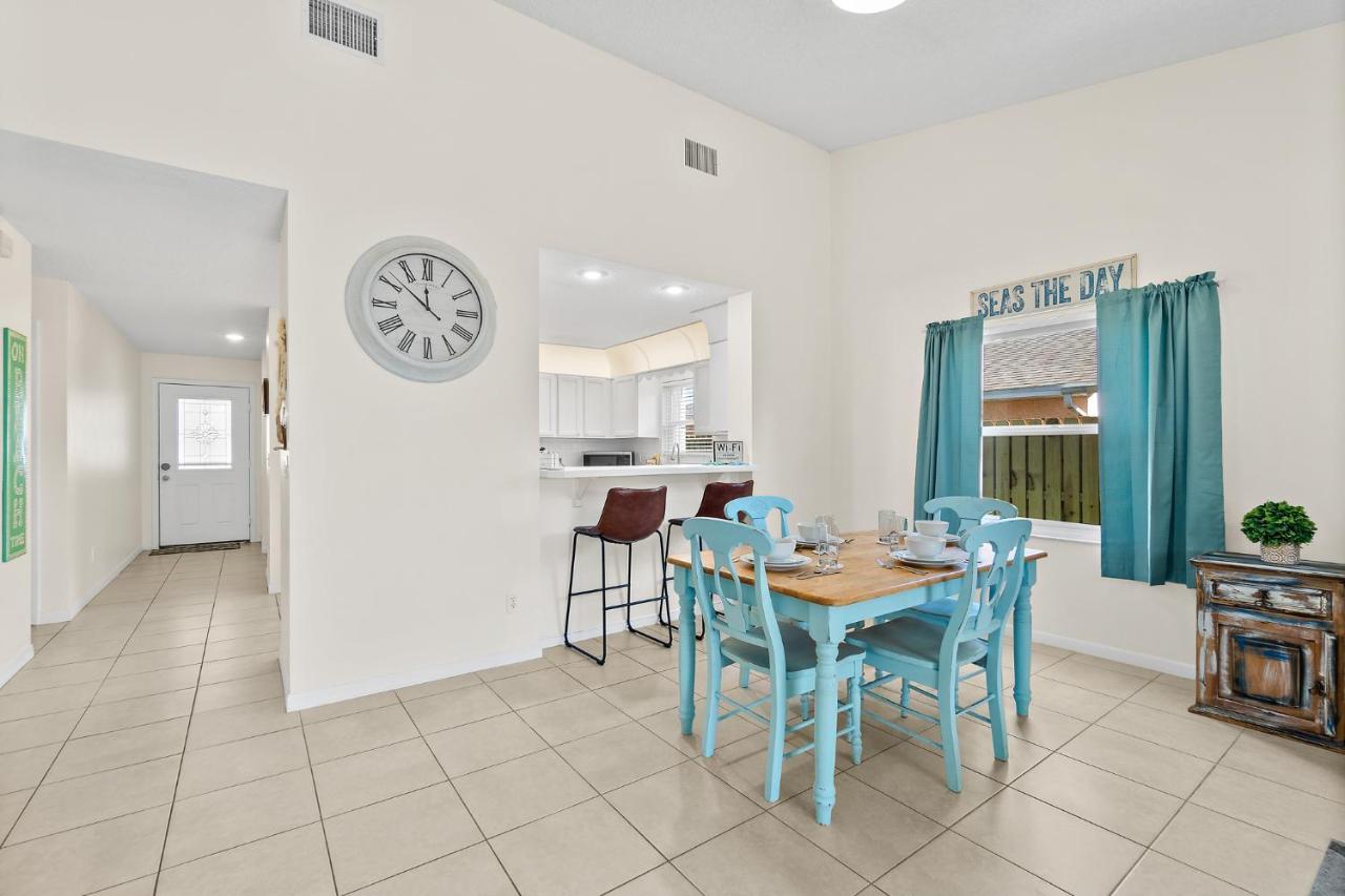 Oceanview Haven - 2Br Beach Townhome With Patio, Shared Heated Pool Steps From Paradise Beach Park! Melbourne Exterior foto