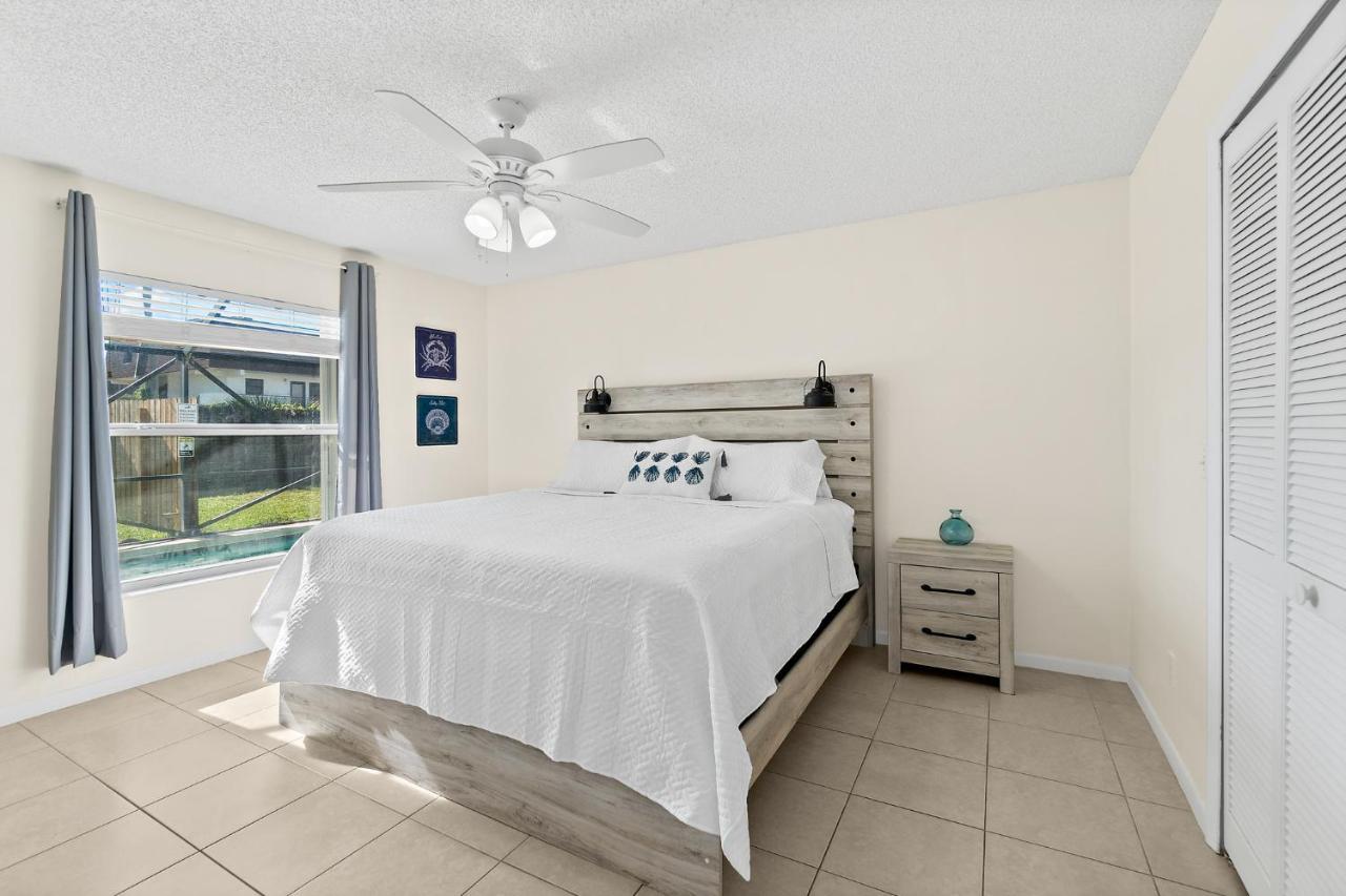 Oceanview Haven - 2Br Beach Townhome With Patio, Shared Heated Pool Steps From Paradise Beach Park! Melbourne Exterior foto